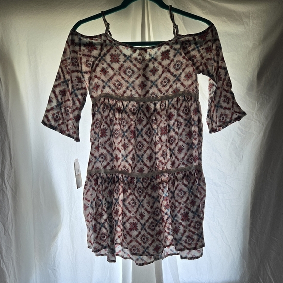 Cute Cold Shoulder Dress NWT - Picture 3 of 8